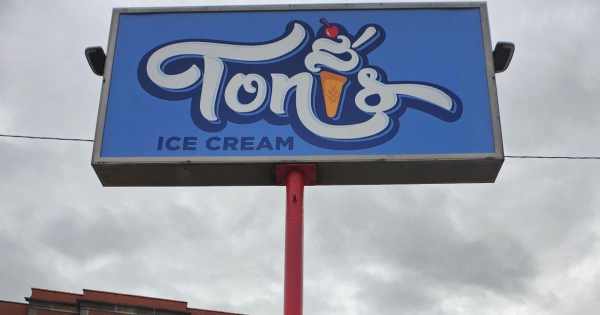 Adamston Lions Club brings glasses donation box to Toni's Ice Cream | | wvnews.com