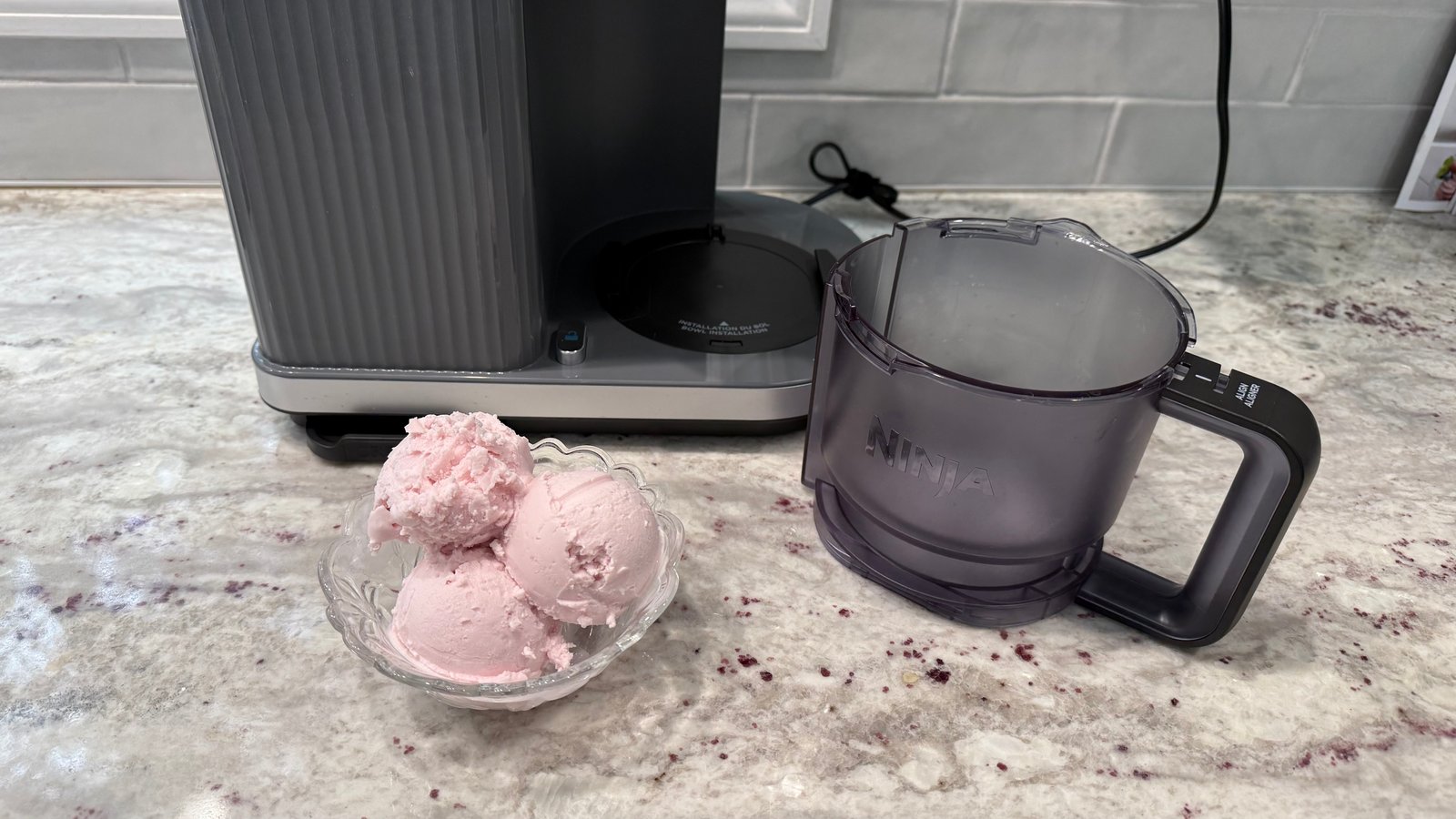 Ninja Swirl by Creami Frozen yogurt scoops