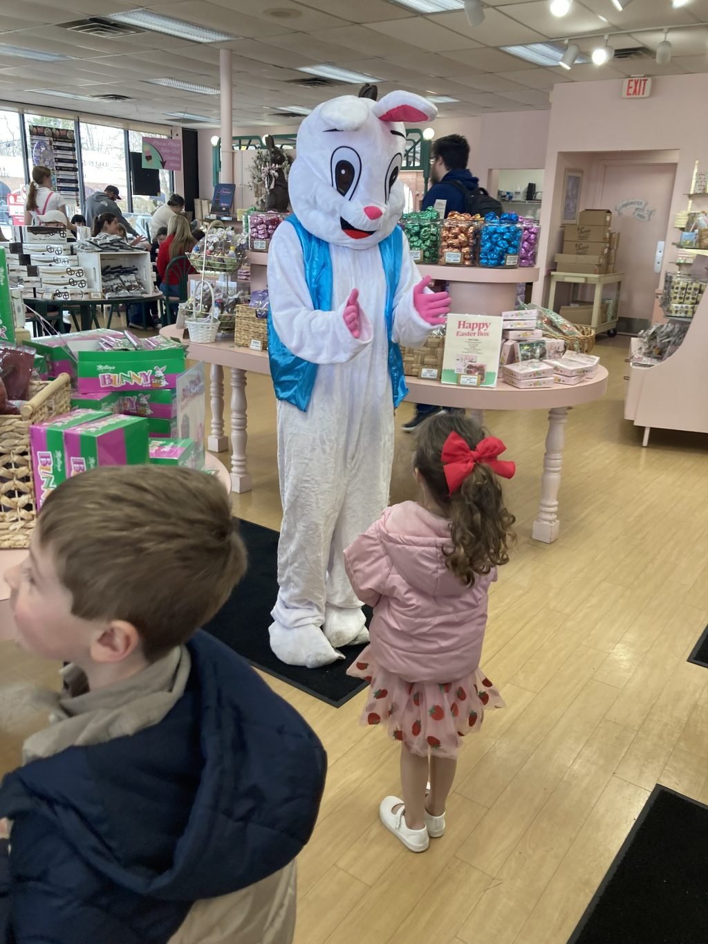 Malley's in Mentor hosts Ice Cream with Easter Bunny event