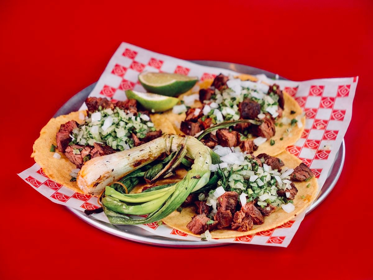 Asada tacos on a metal tray at Mothers