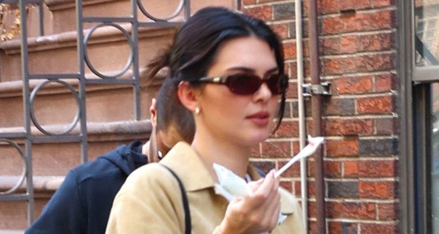 Kendall Jenner Grabs Ice Cream During Day Out in NYC with Friends | Kendall Jenner | Just Jared: Celebrity News and Gossip