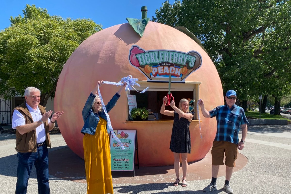 'Meant to be together': Iconic ice cream shop moves into Penticton Peach