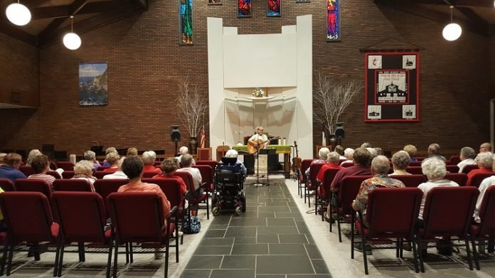 Enjoy music, ice cream on Fourth of July / Disfrute de la música y el helado el 4 de julio.