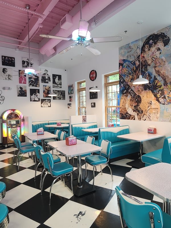 Junk N Jive Creamery has a 1950s-inspired interior. (Courtesy of Juke N Jive)