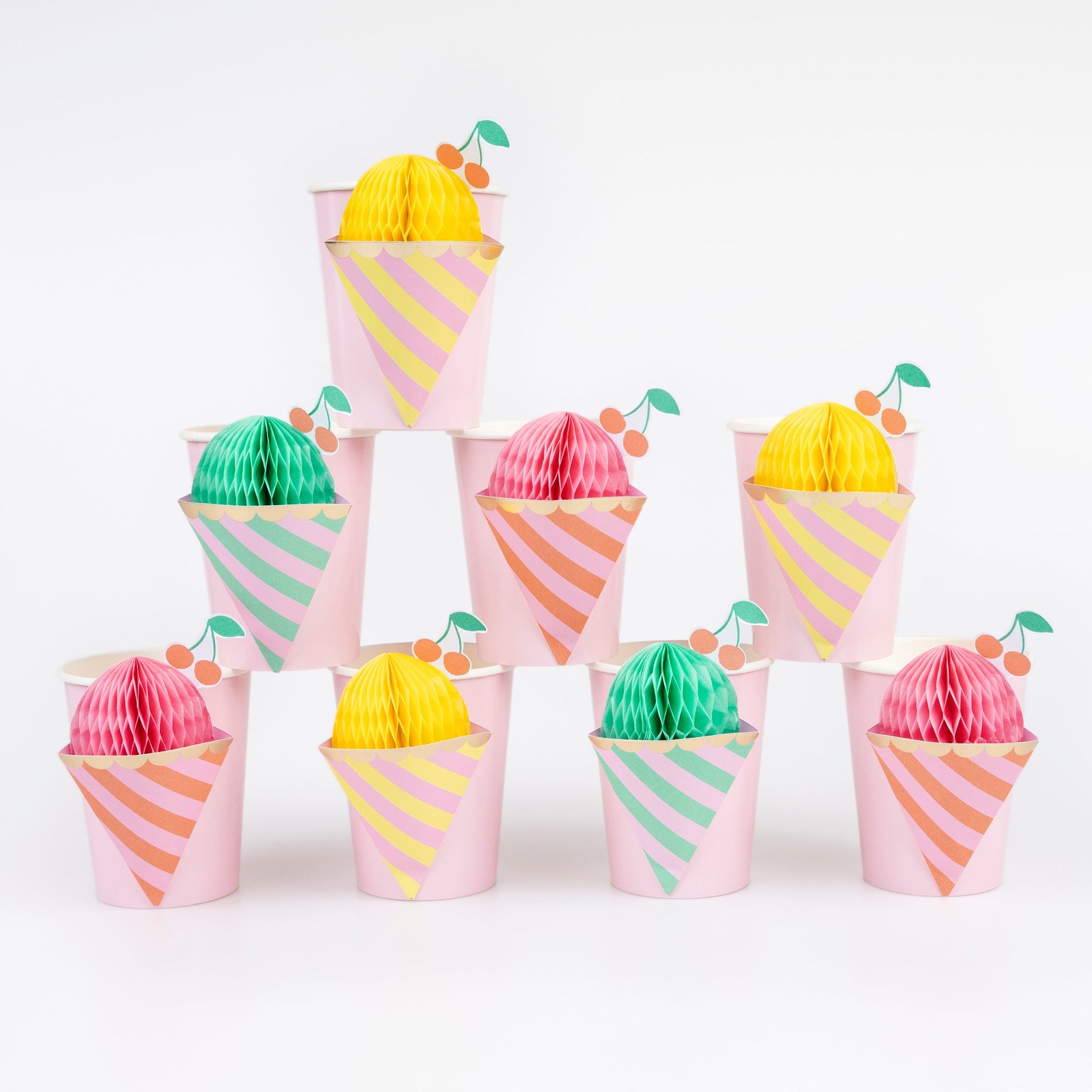 Our paper cups feature fun honeycomb ice cream designs, and are suitable for hot or cold drinks. Image1